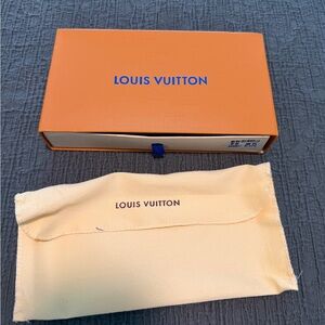 Source Unknown Cream Wallet Bag (no wallet) with Orange Box Closet Decor